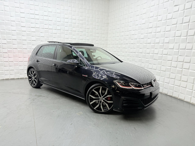 48303126-2.jpg