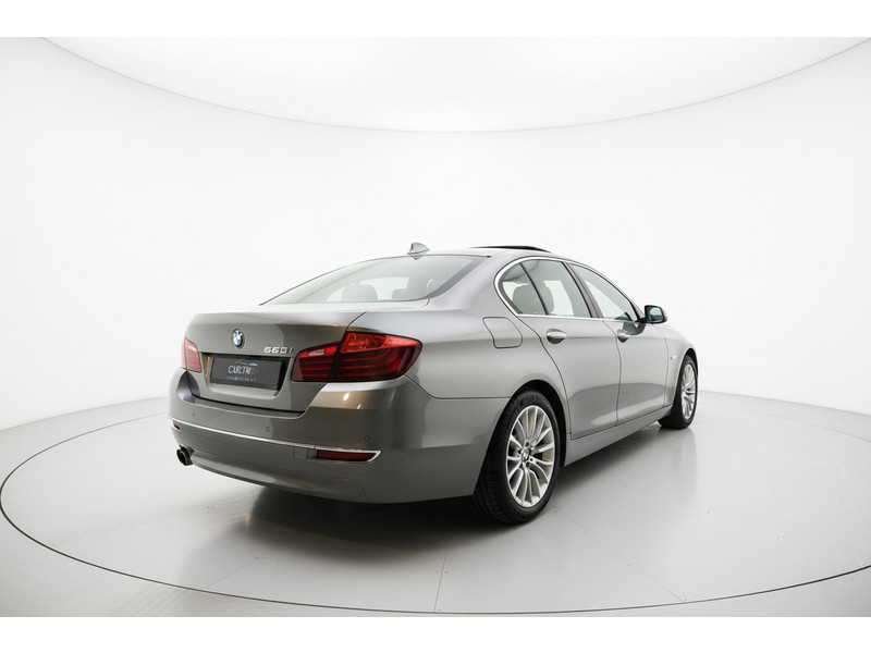 49623105-5.jpg