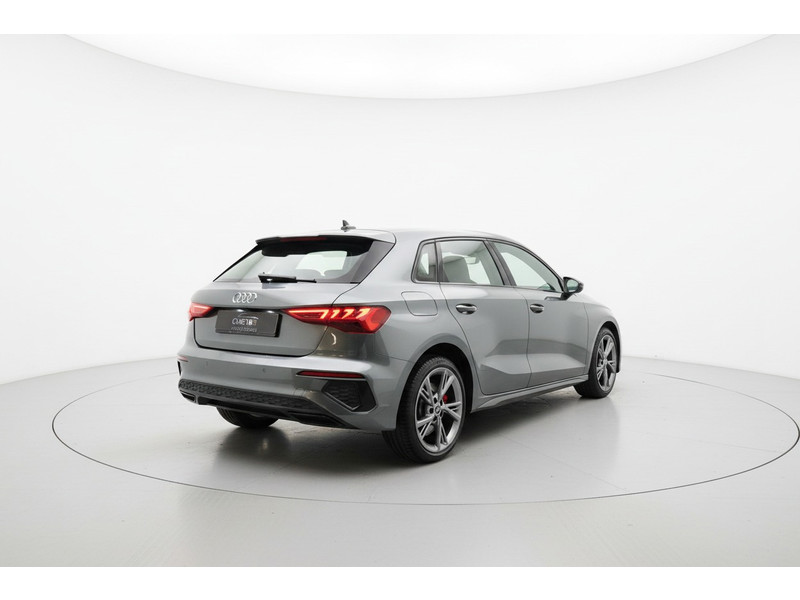 49853107-5.jpg