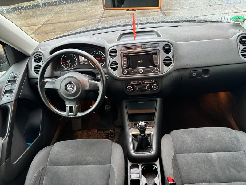 51801324-6.jpg