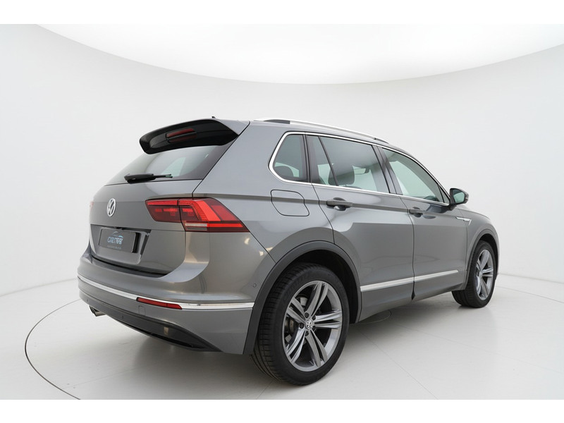 52186273-3.jpg