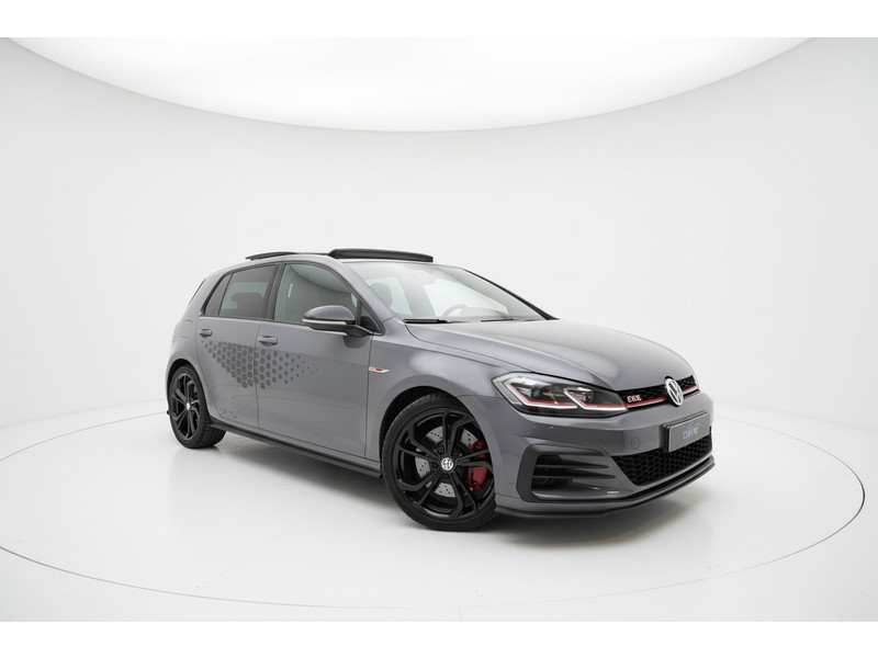 52421742-2.jpg