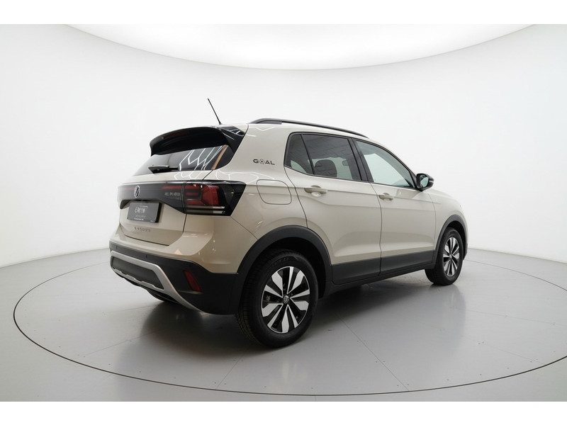 53251235-5.jpg