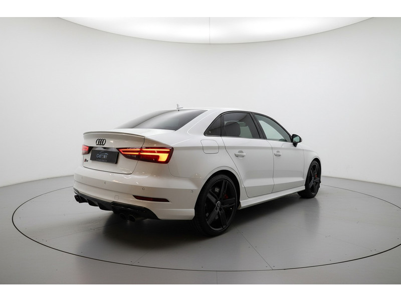 53675622-5.jpg