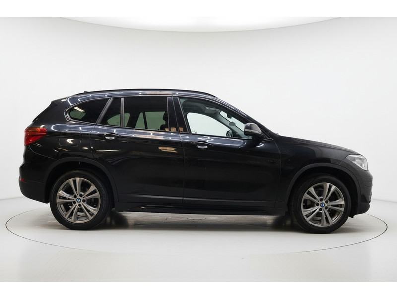 54723985-3.jpg