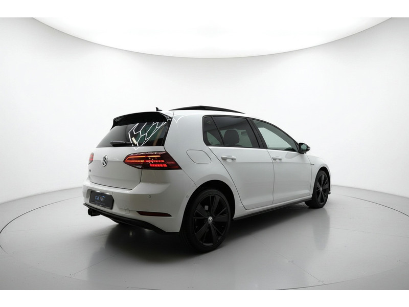 56143079-5.jpg